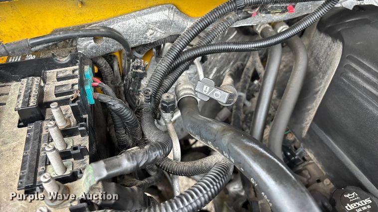 image for item FG0147 2015 Chevrolet Silverado 3500HD flatbed pickup truck