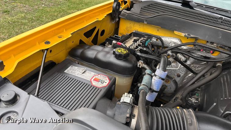 image for item FG0147 2015 Chevrolet Silverado 3500HD flatbed pickup truck