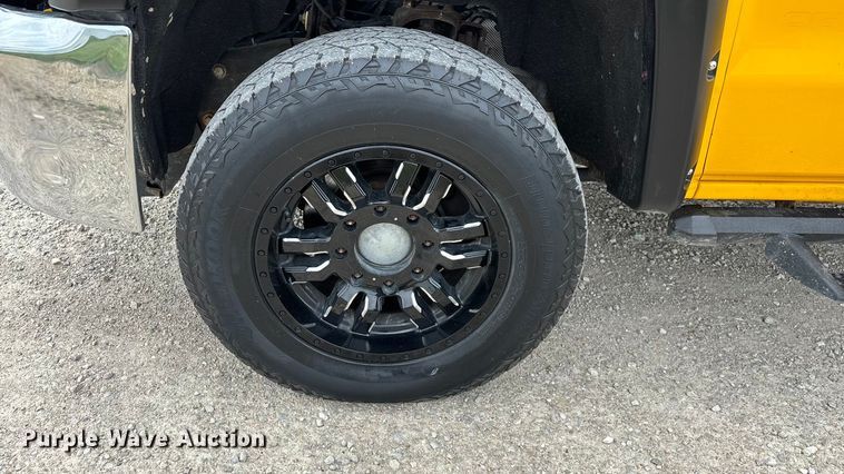 image for item FG0147 2015 Chevrolet Silverado 3500HD flatbed pickup truck