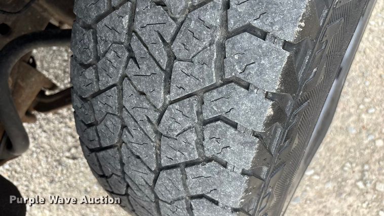 image for item FG0147 2015 Chevrolet Silverado 3500HD flatbed pickup truck