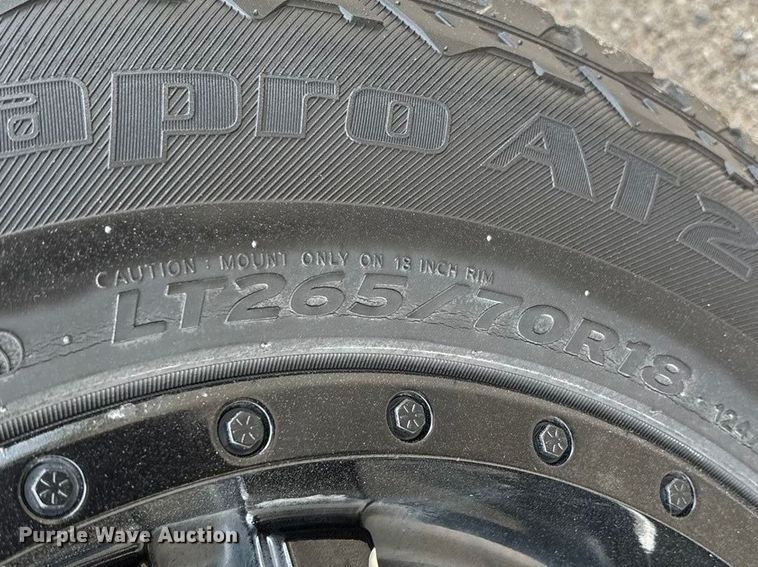 image for item FG0147 2015 Chevrolet Silverado 3500HD flatbed pickup truck