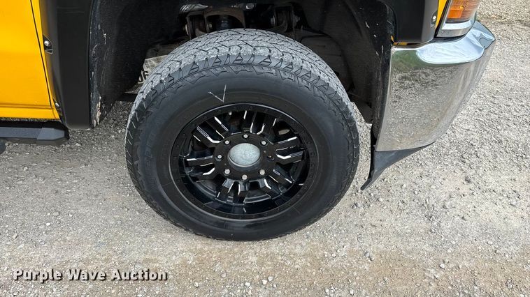 image for item FG0147 2015 Chevrolet Silverado 3500HD flatbed pickup truck