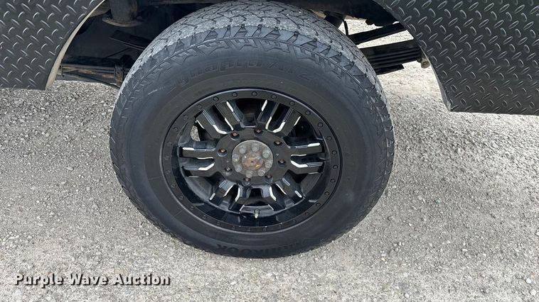 image for item FG0147 2015 Chevrolet Silverado 3500HD flatbed pickup truck