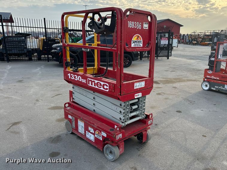image for item FG2783 2018 MEC 1330SE scissor lift