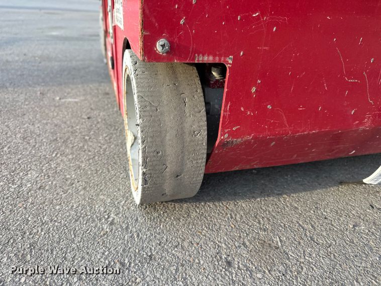 image for item FG2783 2018 MEC 1330SE scissor lift