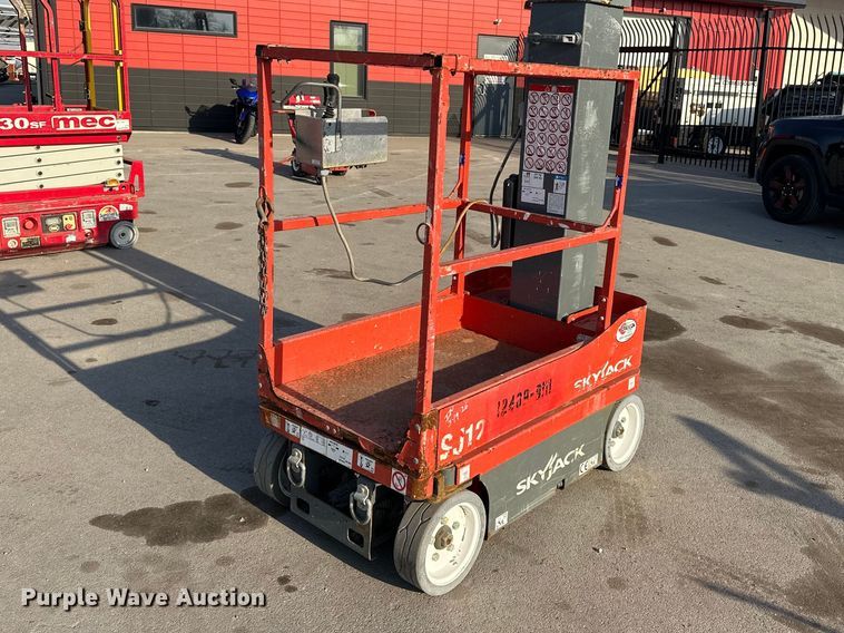 image for item FG2784 2016 Skyjack SJ12 scissor lift