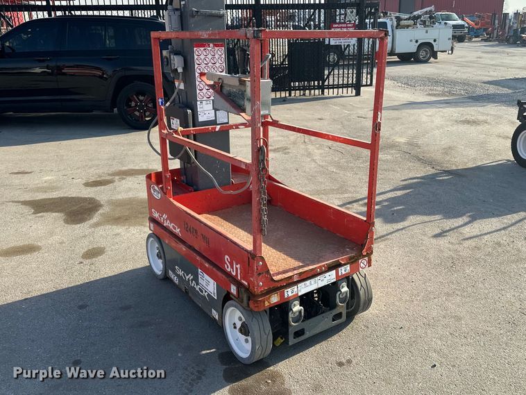 image for item FG2784 2016 Skyjack SJ12 scissor lift