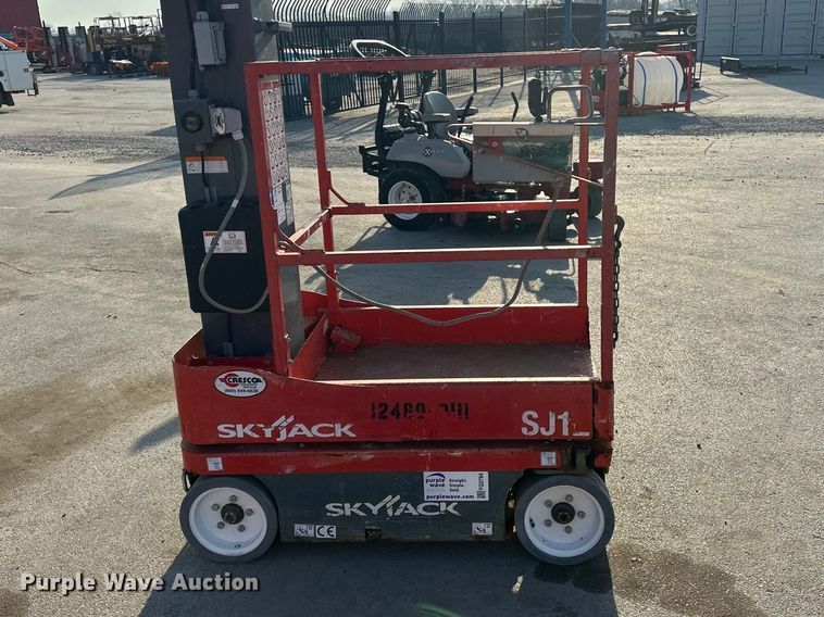 image for item FG2784 2016 Skyjack SJ12 scissor lift