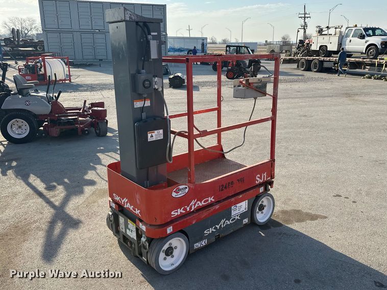 image for item FG2784 2016 Skyjack SJ12 scissor lift