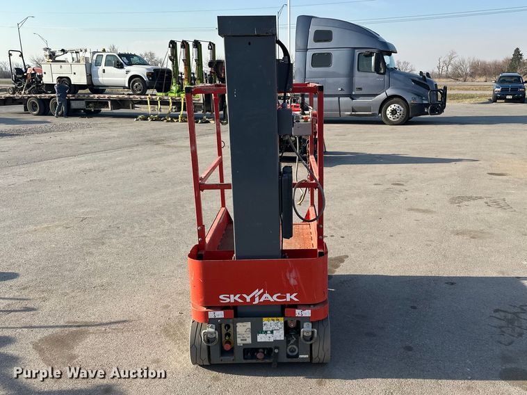 image for item FG2784 2016 Skyjack SJ12 scissor lift