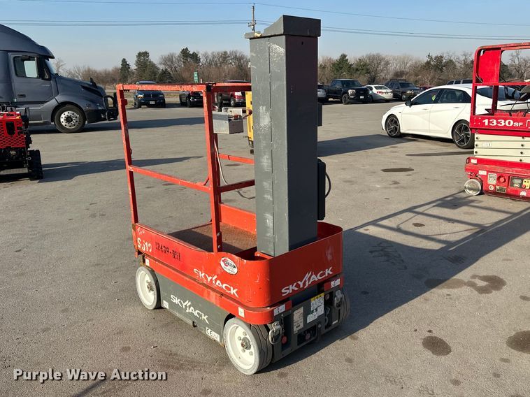 image for item FG2784 2016 Skyjack SJ12 scissor lift