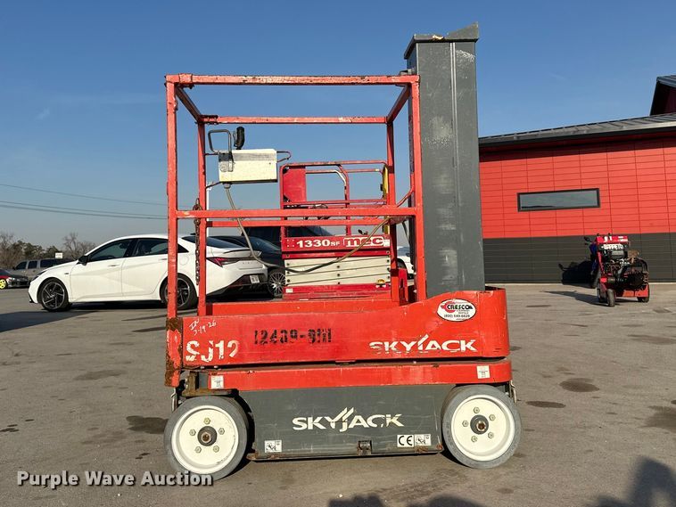 image for item FG2784 2016 Skyjack SJ12 scissor lift