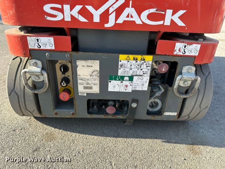 image for item FG2784 2016 Skyjack SJ12 scissor lift