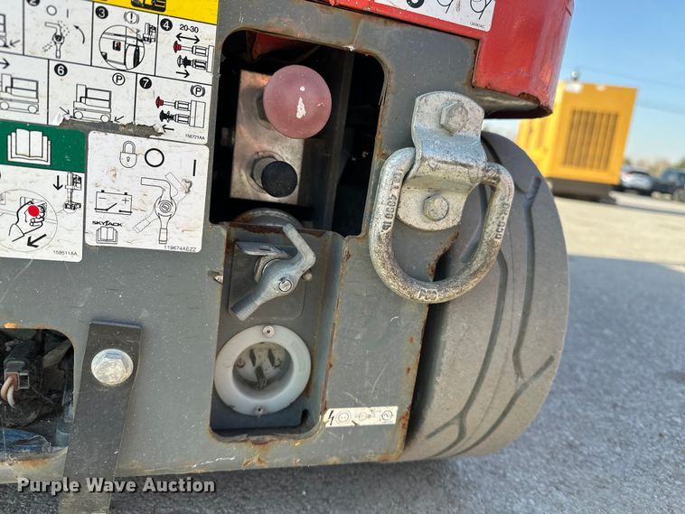 image for item FG2784 2016 Skyjack SJ12 scissor lift