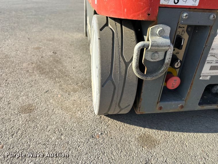 image for item FG2784 2016 Skyjack SJ12 scissor lift