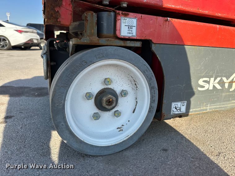 image for item FG2784 2016 Skyjack SJ12 scissor lift