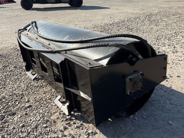 image for item FG2785 2025 Giyi GY-VR66 skid steer vibratory roller