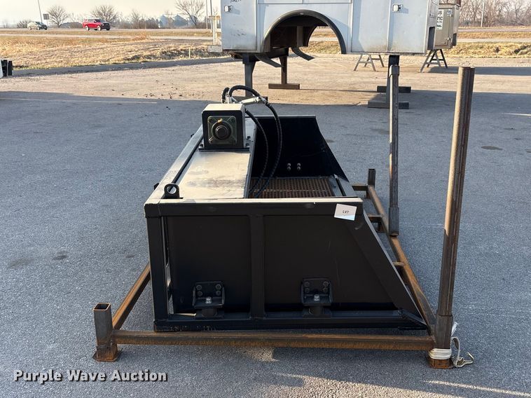 image for item FG2791 2025 Giyi VB79  skid steer vibrating bucket