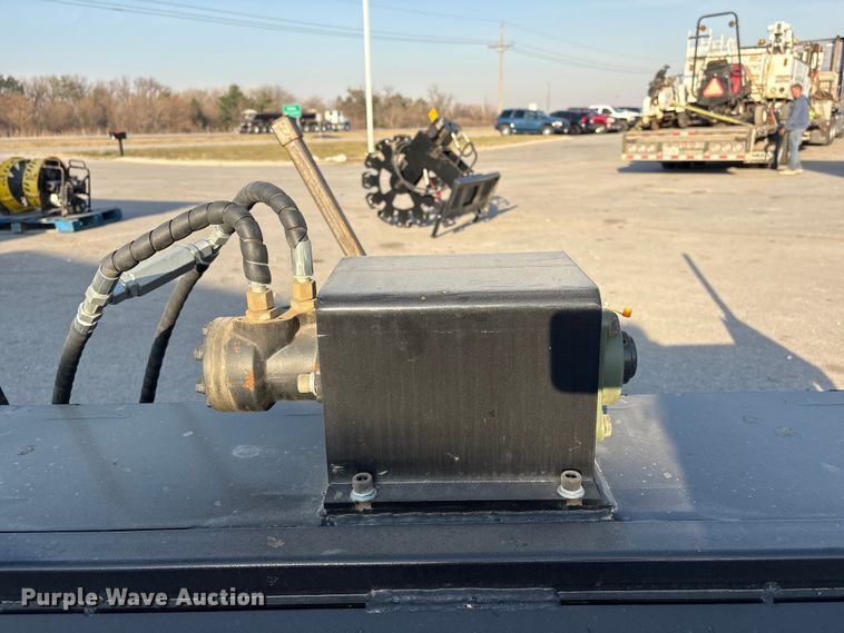 image for item FG2791 2025 Giyi VB79  skid steer vibrating bucket