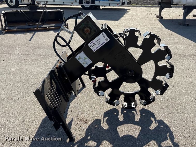 image for item FG2792 2025 Giyi SCW6 skid steer steering compactor wheel