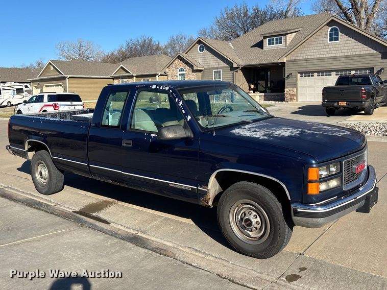 image for item FI0926 1995 GMC Sierra 2500 Ext. Cab pickup truck