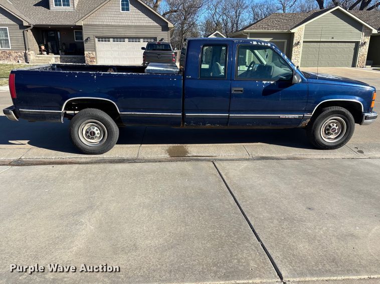image for item FI0926 1995 GMC Sierra 2500 Ext. Cab pickup truck
