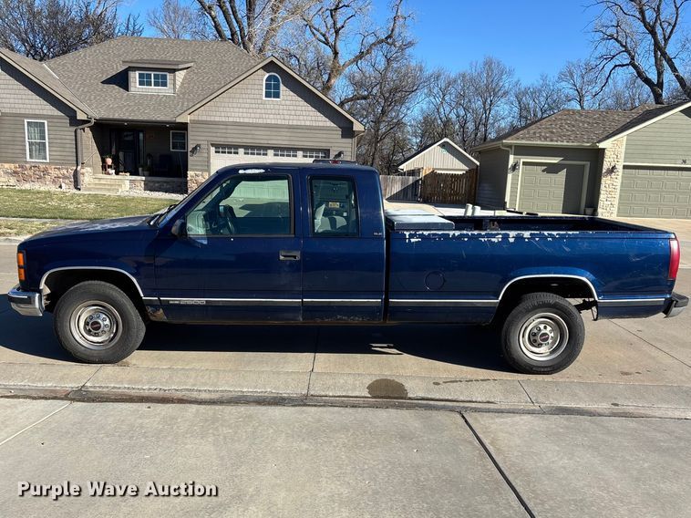 image for item FI0926 1995 GMC Sierra 2500 Ext. Cab pickup truck