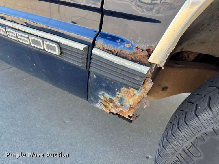 image for item FI0926 1995 GMC Sierra 2500 Ext. Cab pickup truck