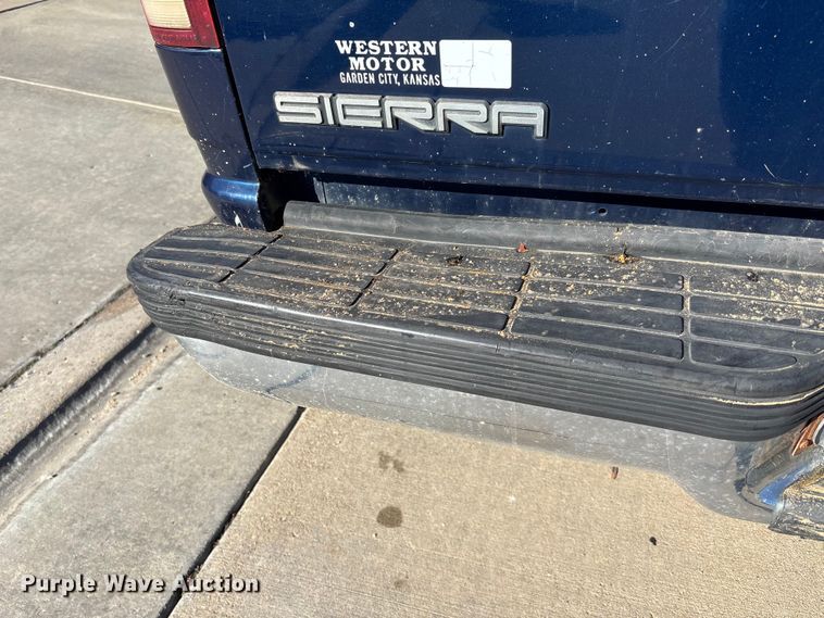 image for item FI0926 1995 GMC Sierra 2500 Ext. Cab pickup truck