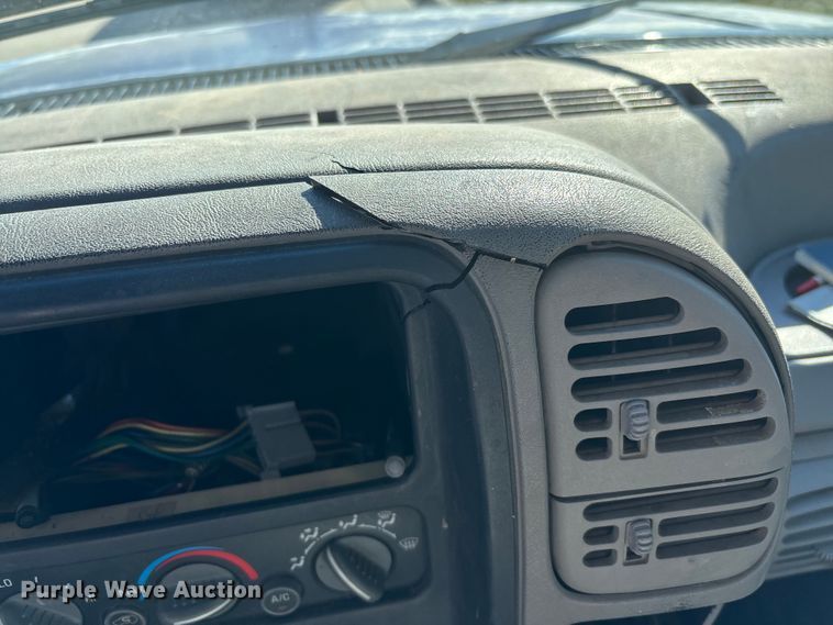 image for item FI0926 1995 GMC Sierra 2500 Ext. Cab pickup truck