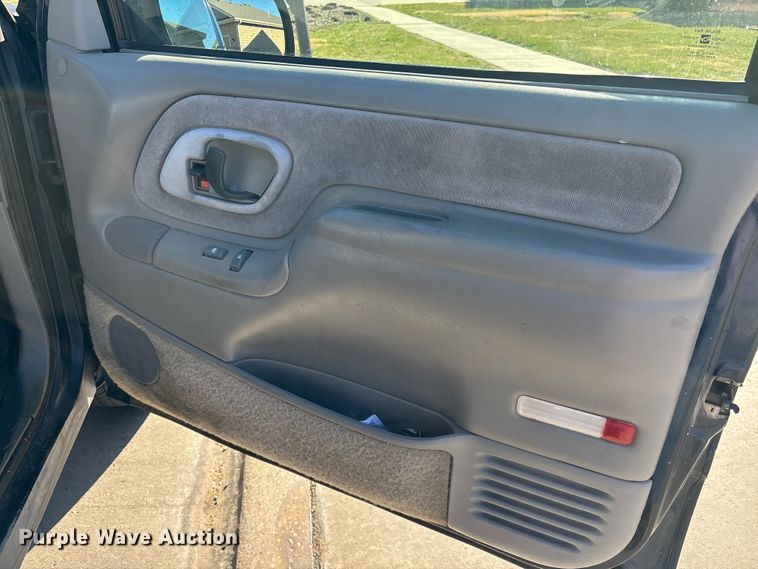 image for item FI0926 1995 GMC Sierra 2500 Ext. Cab pickup truck