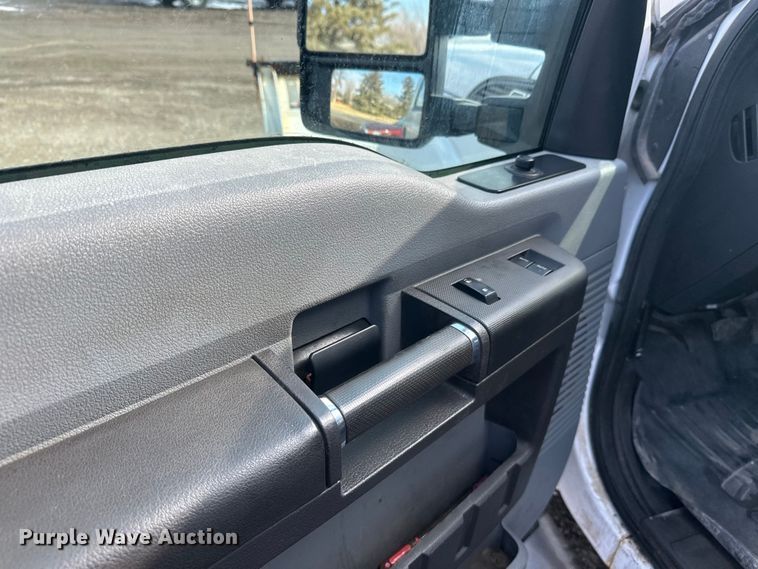 image for item FK1714 2015 Ford F350 Super Duty pickup truck