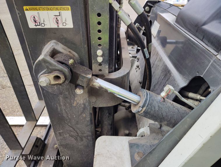 image for item IH9454 2016 UniCarriers PF50 forklift