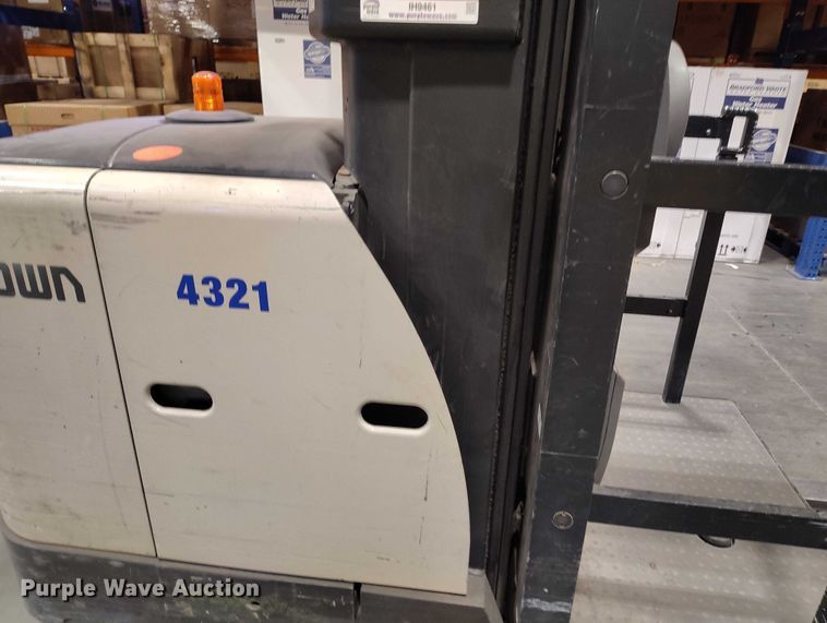 image for item IH9461 2016 Crown SP3520-30 order picker