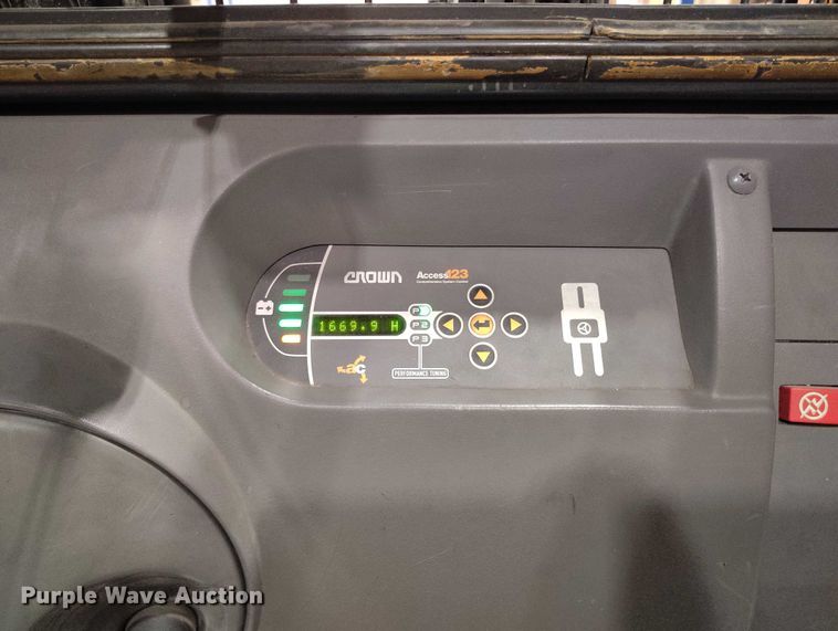 image for item IH9461 2016 Crown SP3520-30 order picker