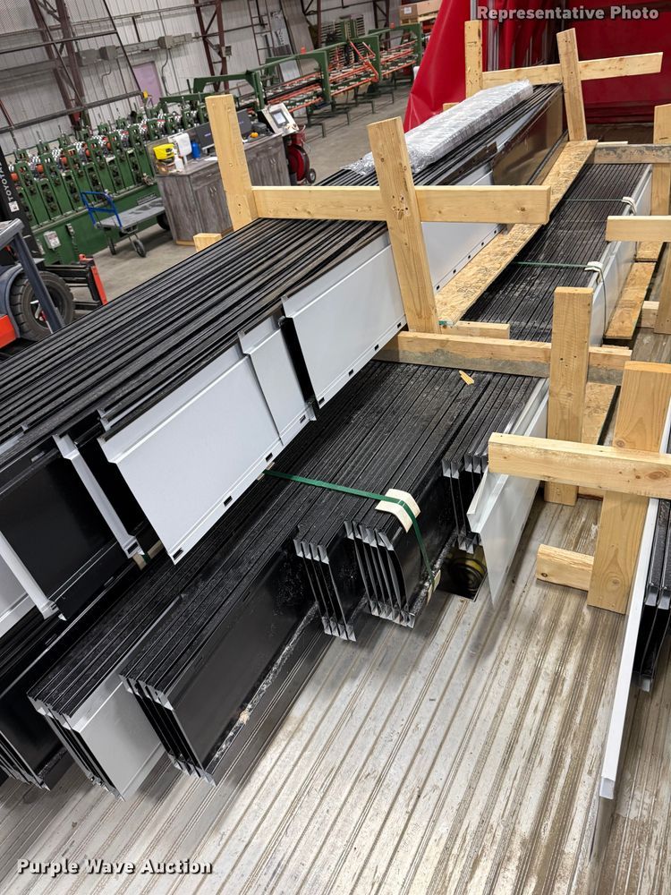 image for item NB9556 (321) sheets of metal siding