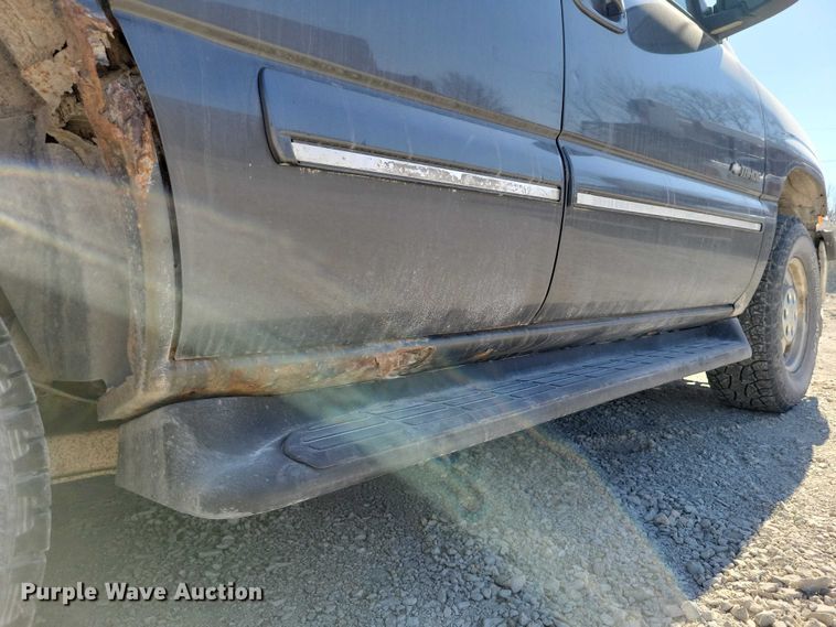 image for item NK9835 2002 Chevrolet Tahoe SUV