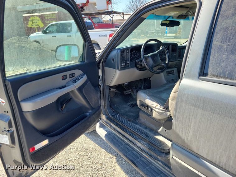 image for item NK9835 2002 Chevrolet Tahoe SUV