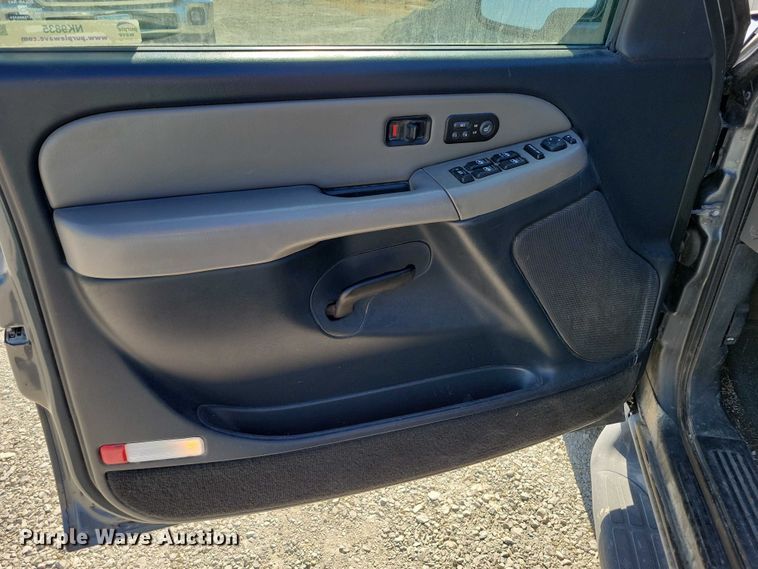 image for item NK9835 2002 Chevrolet Tahoe SUV