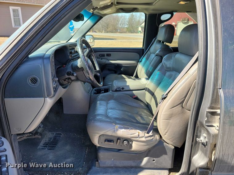 image for item NK9835 2002 Chevrolet Tahoe SUV