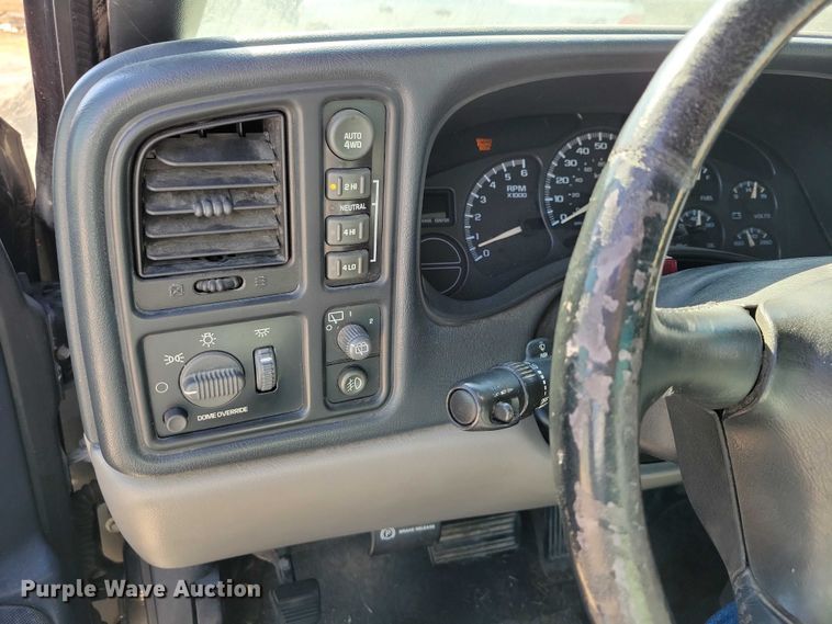 image for item NK9835 2002 Chevrolet Tahoe SUV