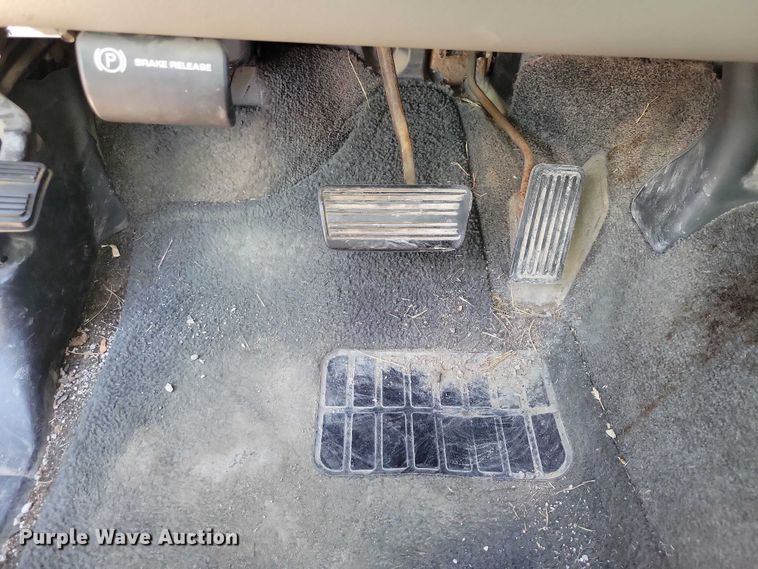 image for item NK9835 2002 Chevrolet Tahoe SUV