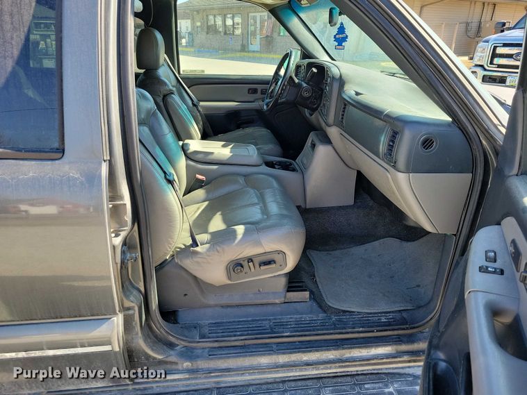 image for item NK9835 2002 Chevrolet Tahoe SUV