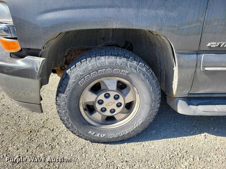 image for item NK9835 2002 Chevrolet Tahoe SUV