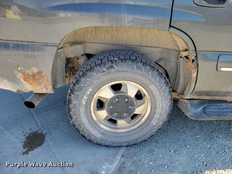 image for item NK9835 2002 Chevrolet Tahoe SUV