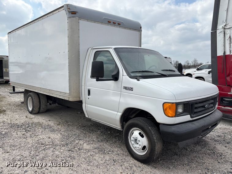 image for item YA1873 2005 Ford E350 box truck