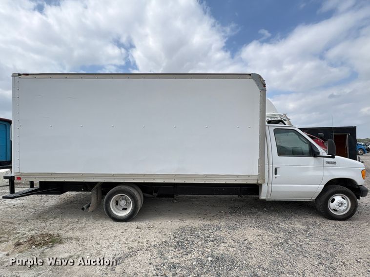 image for item YA1873 2005 Ford E350 box truck
