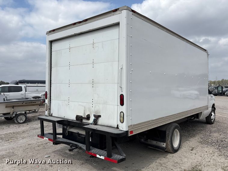 image for item YA1873 2005 Ford E350 box truck
