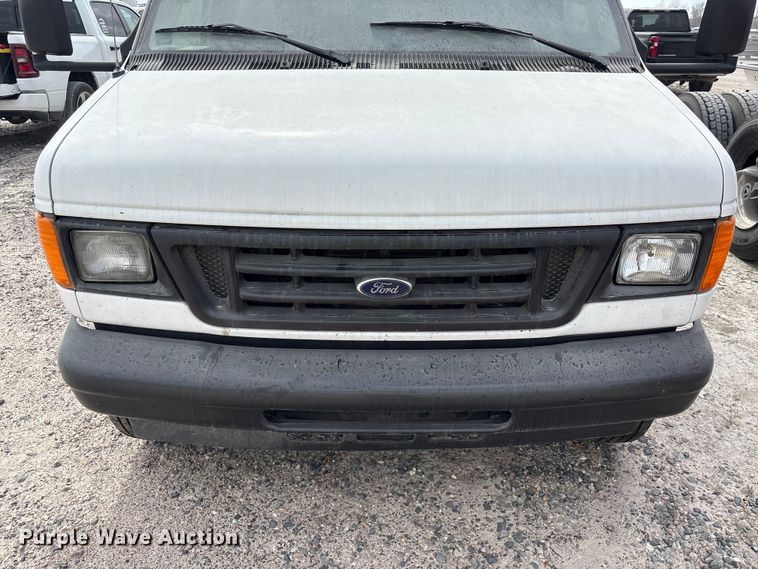 image for item YA1873 2005 Ford E350 box truck