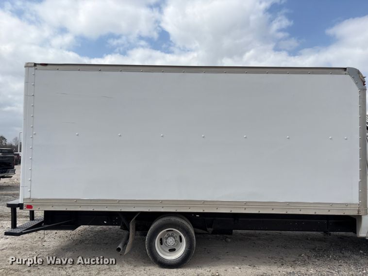 image for item YA1873 2005 Ford E350 box truck